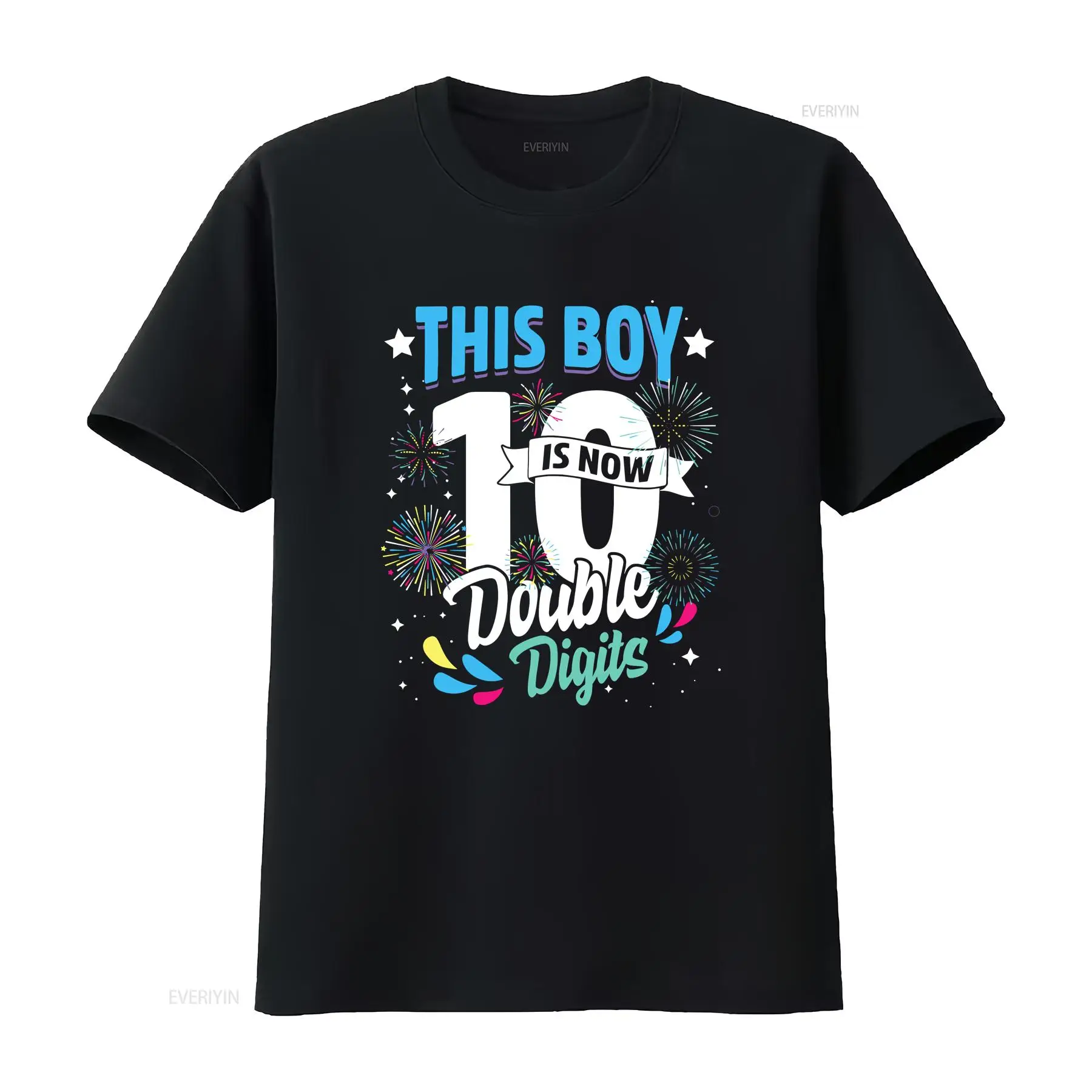 Men'S Fashion Now - 男の子の誕生日 10 歳 この男の子は今二桁の数字です T シャツ